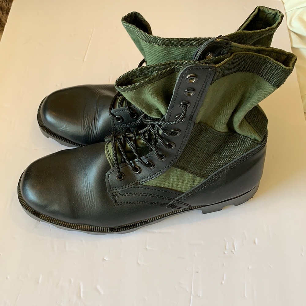Military boots size 12W